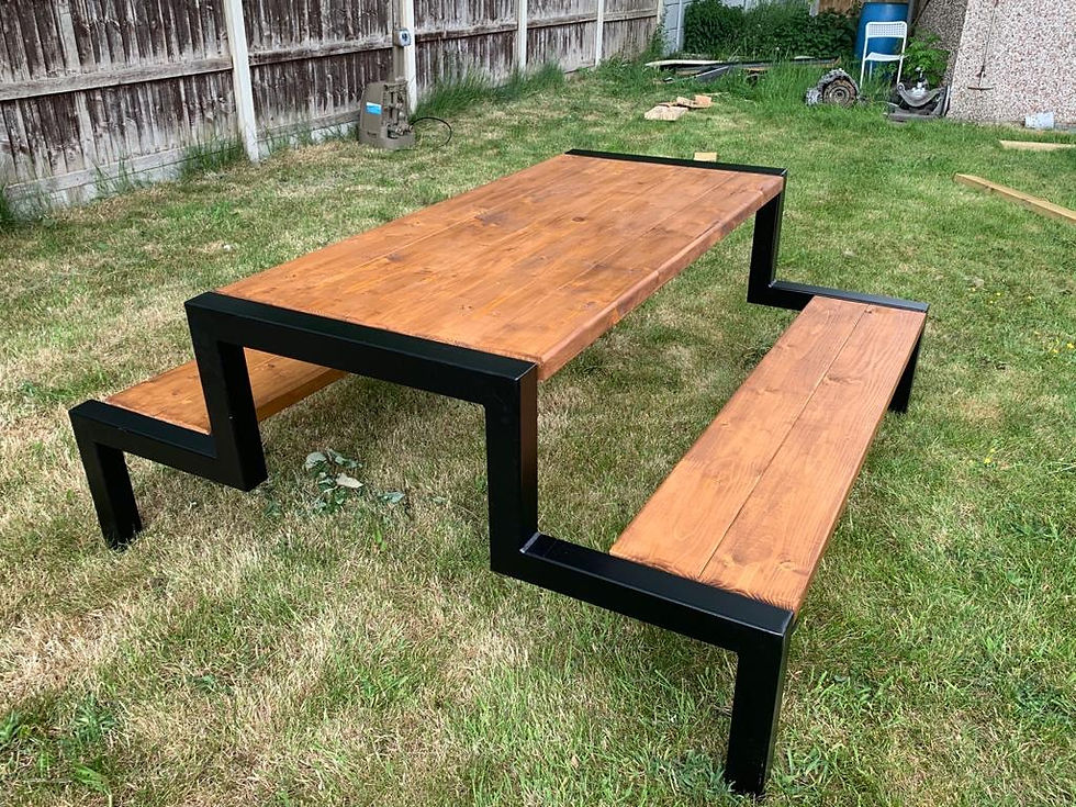Miniatura: Garden table