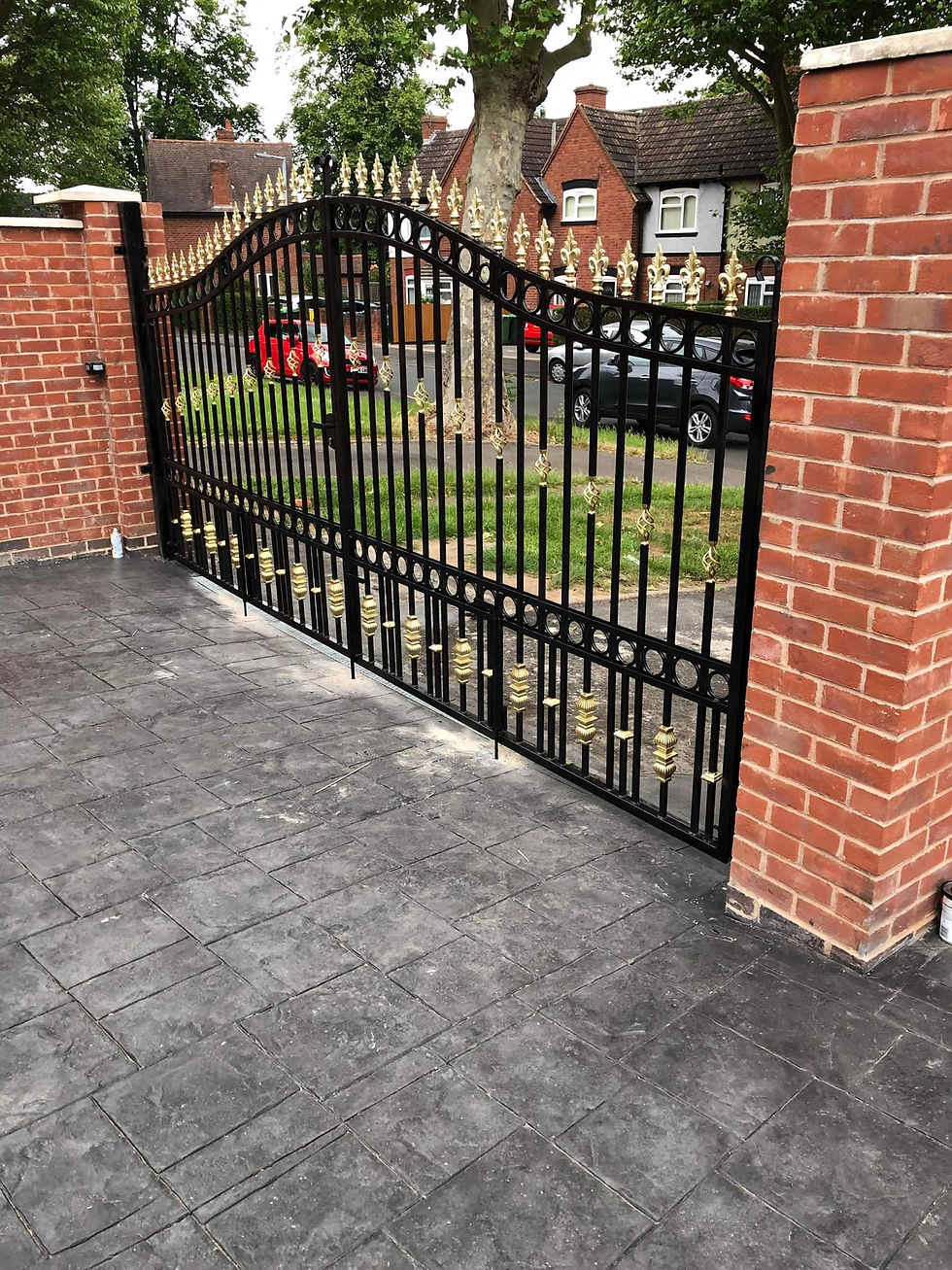 Miniatura: Metal iron gates
