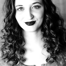 Hahnna Christianson HEADSHOT PNG_edited.jpg