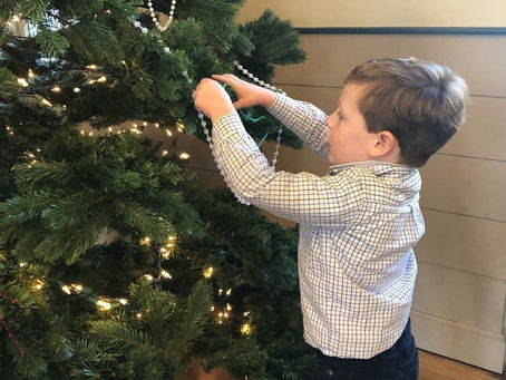 Photos: Decorating the Tree