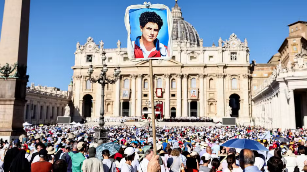 Mais de 80 mil pessoas acompanharam a canonização de Carlo Acutis - Imagem: Matteo Minnella/Reuters