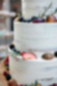 Semi Naked Autumfruit Rosemary Weddingcake mit Beeren, Feigen und Pflaumen