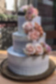 Bauer Bäckerei Grey Marmor Optik Weddingcake mit frischen Blumen
