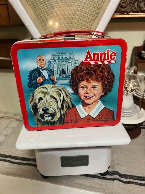 Annie Metal Lunch Box