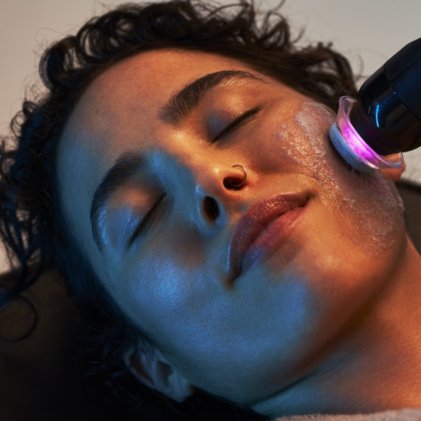 Glo2Facial-Model__FocusFillWyIwLjAwIiwiMC4wMCIsNDY2LDQ2Nl0.png