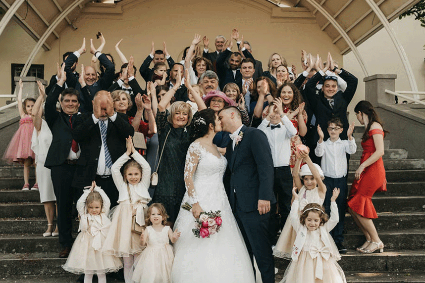 svadobný bozk novomanželov na schodisku na kalvárii v Nitre