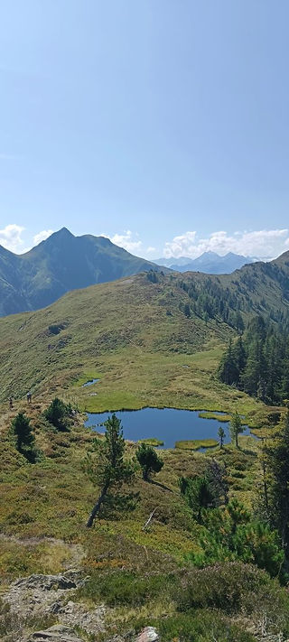 Kleiner Bergsee in der Nähe der Spießnägel