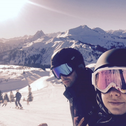 Lisa und Erich vom Hotel Glockenstuhl in Westendorf beim Ski fahren