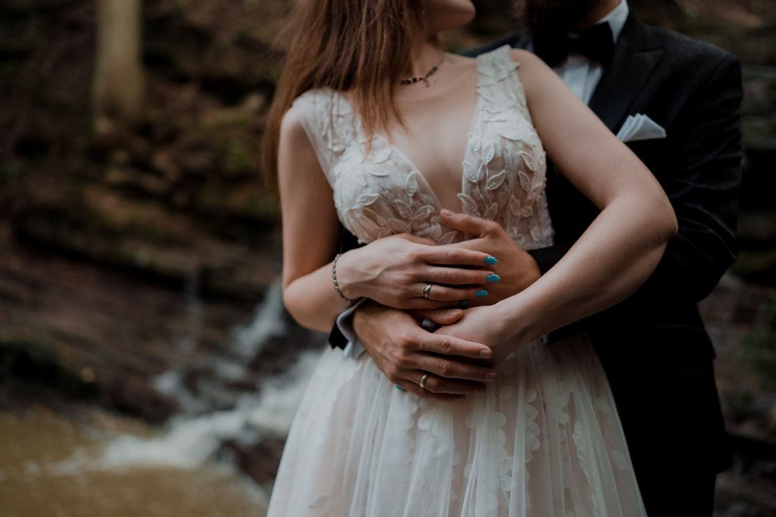 sesja ślubna rudawka rymanowska nad wodospadem sesja we mgle