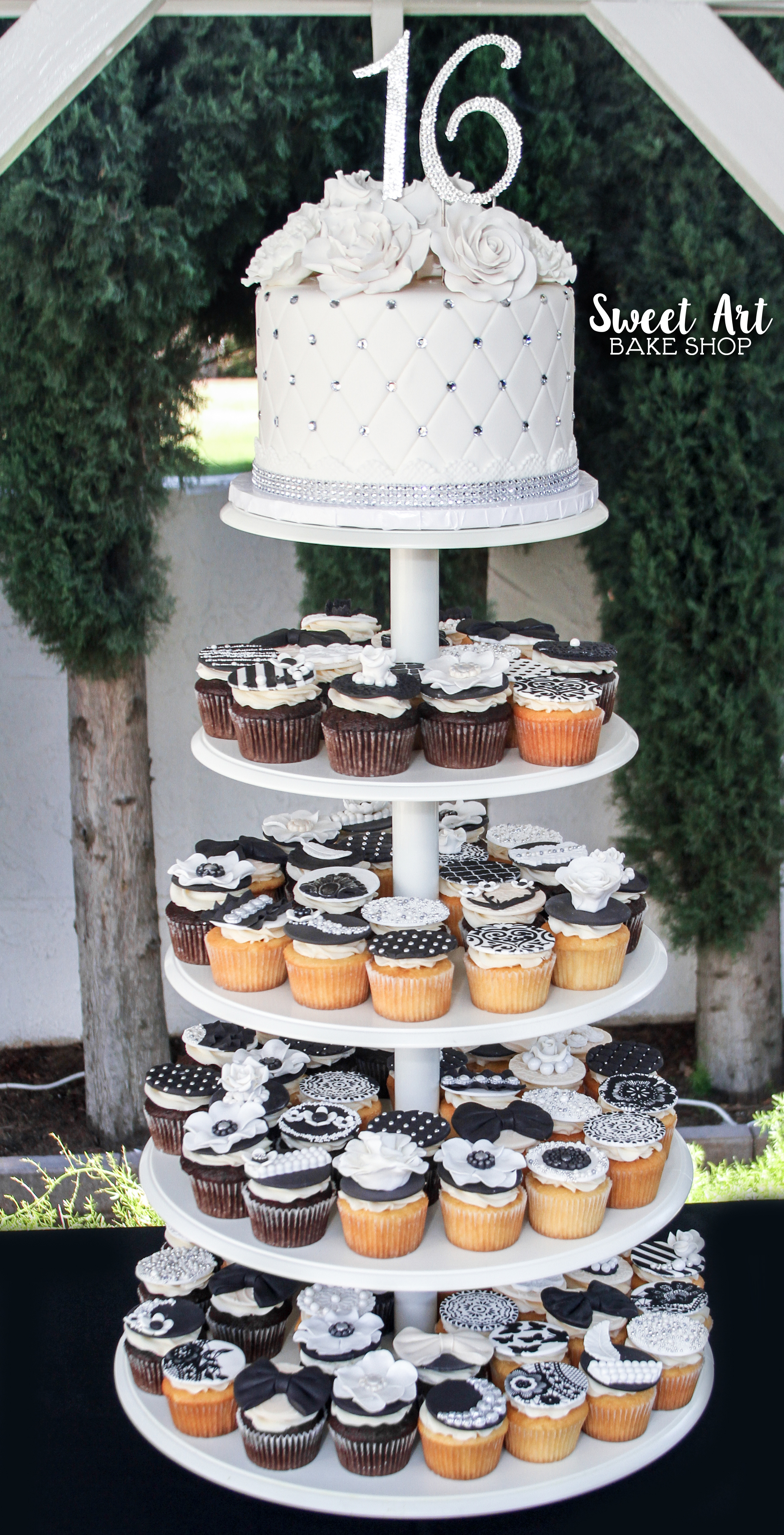 Black, White, and Champagne Cupcakes
