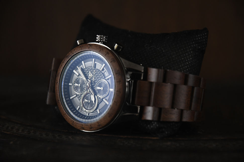 Thumbnail: Vintage Walnoot Houten Quartz Horloge