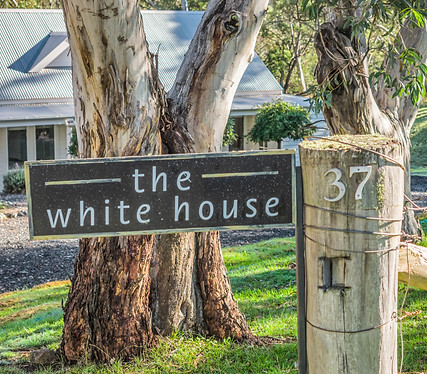 Andreas White House_Crackenback_Accommodation_Entrance_ Snowy Mountains.jpg