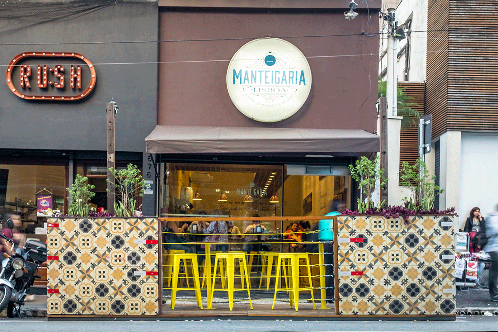 PARKLET MANTEIGARIA - RUA PAMPLONA - HAA - GIF-01