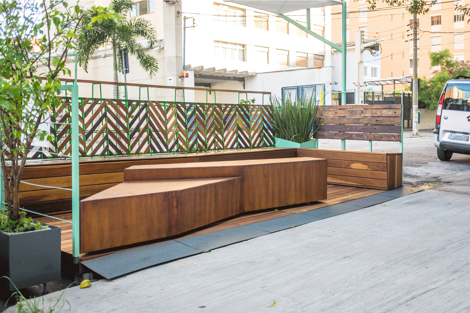 PATKLET SEEDS - RUA HENRIQUE MONTEIRO - SOUL - HAA - GIF02