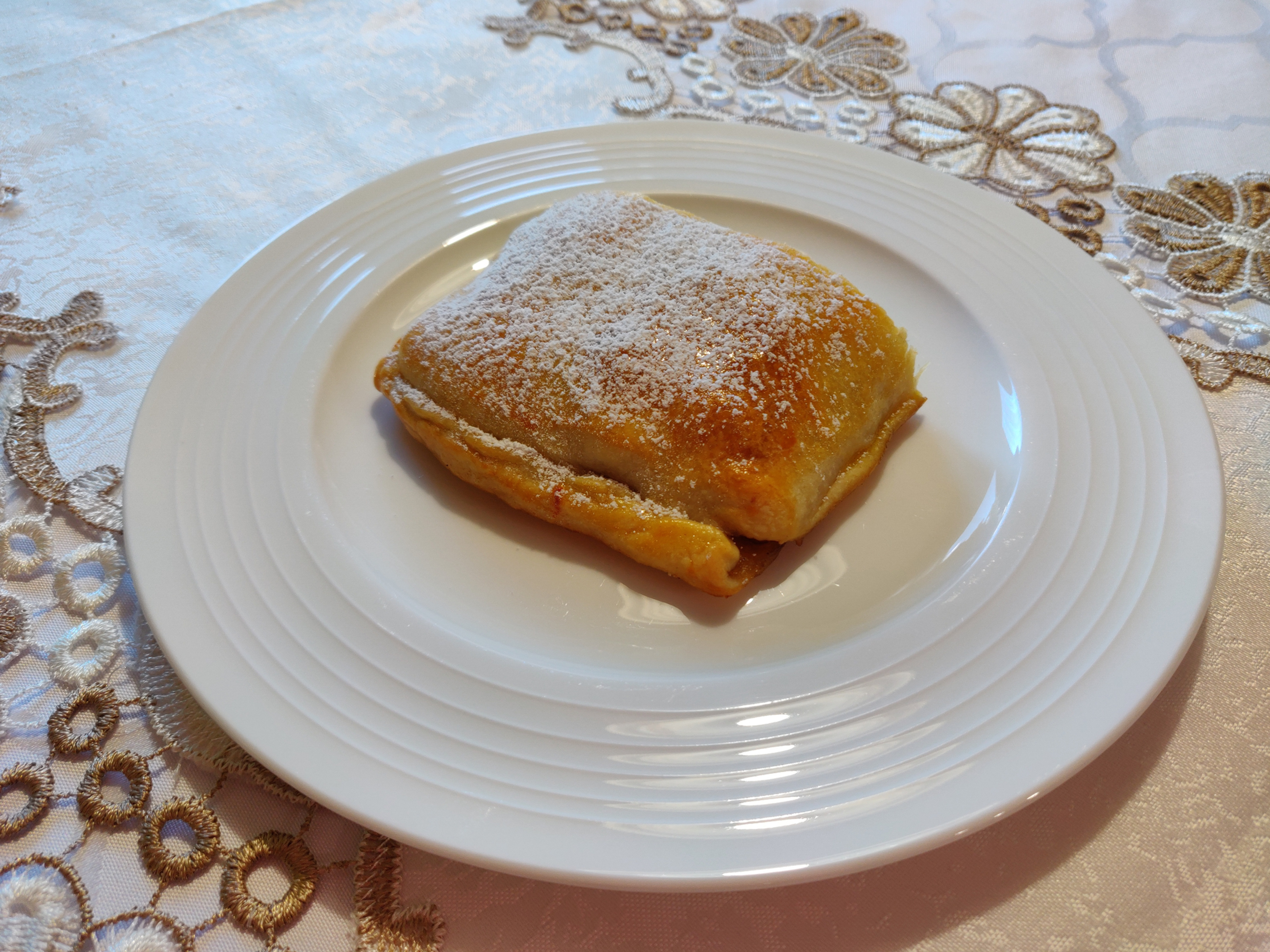 Brazilian Apple Strudel with Cinnamon / Strudel de maçã com canela