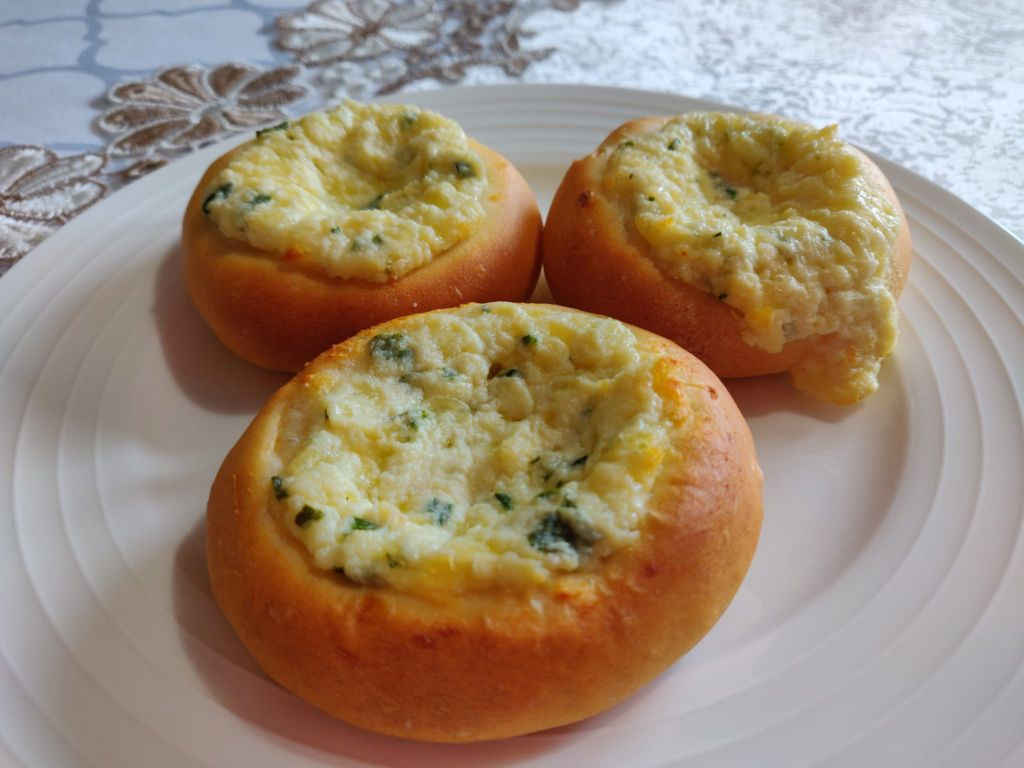 Esfiha Ricotta with Mozzarella (flat bread) / Esfiha de Ricota com Mussarela