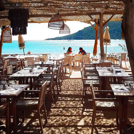 restaurant in Corsica by the sea, primitive teak gazebo, dongken ceiling, Balinese-style oil teak table and chair, macrame parasol