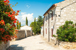 41625378-Beautiful-Street-of-Medieval-Town-Vrsar-in-Istria-Croatia-Popular-Tourist-Resort-at-Adriati