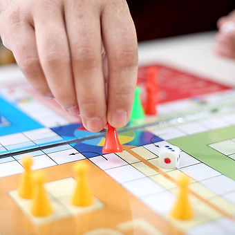man-play-game-ludo.jpg