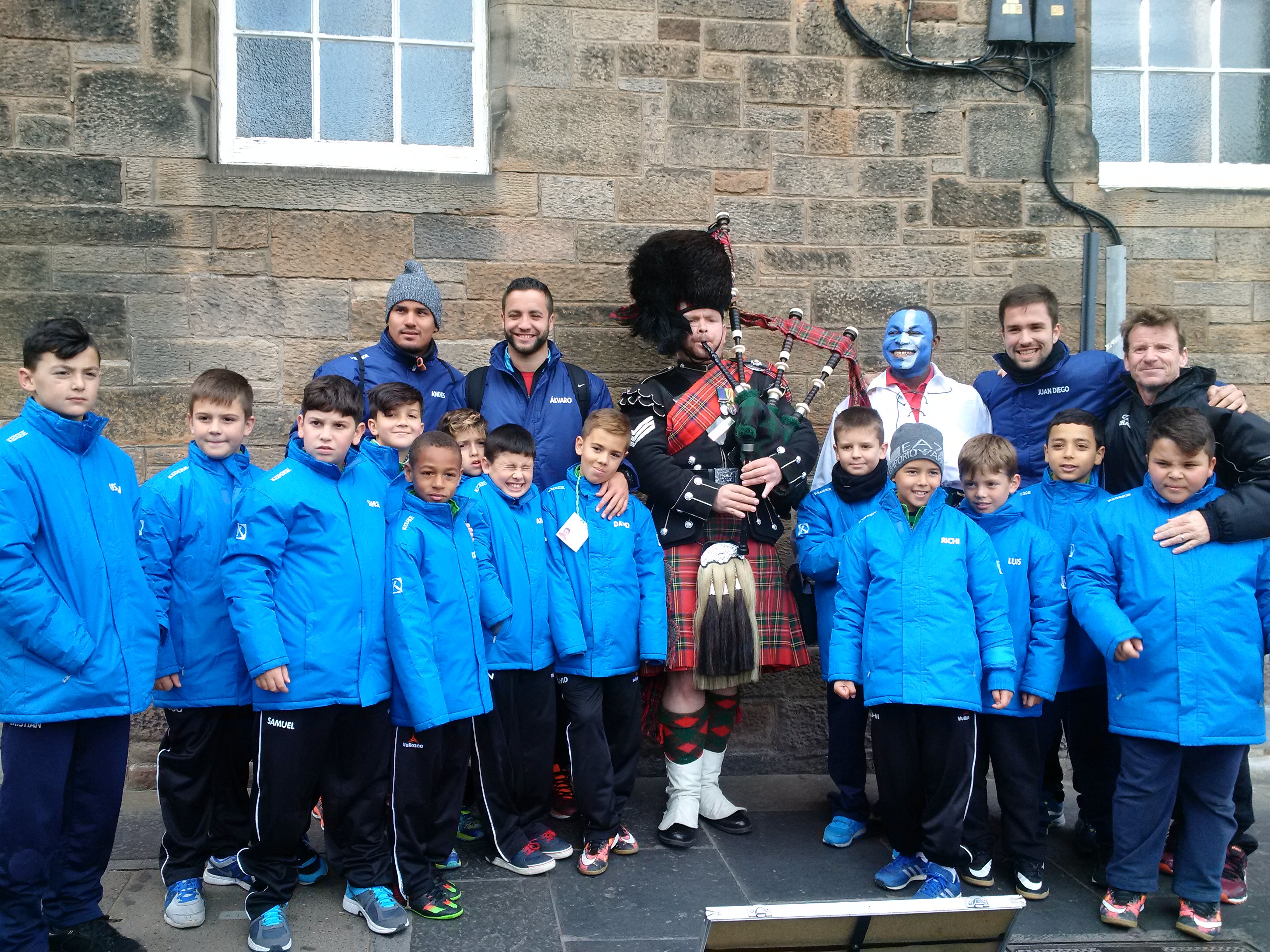 INTERNATIONAL YOUTH TEAMS TO UK