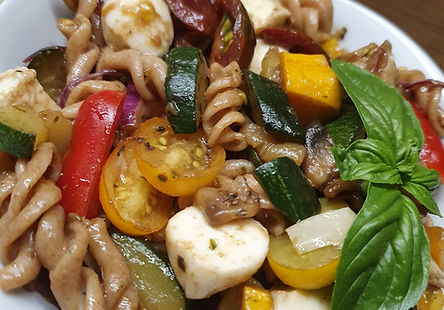 Mediterraner Nudelsalat