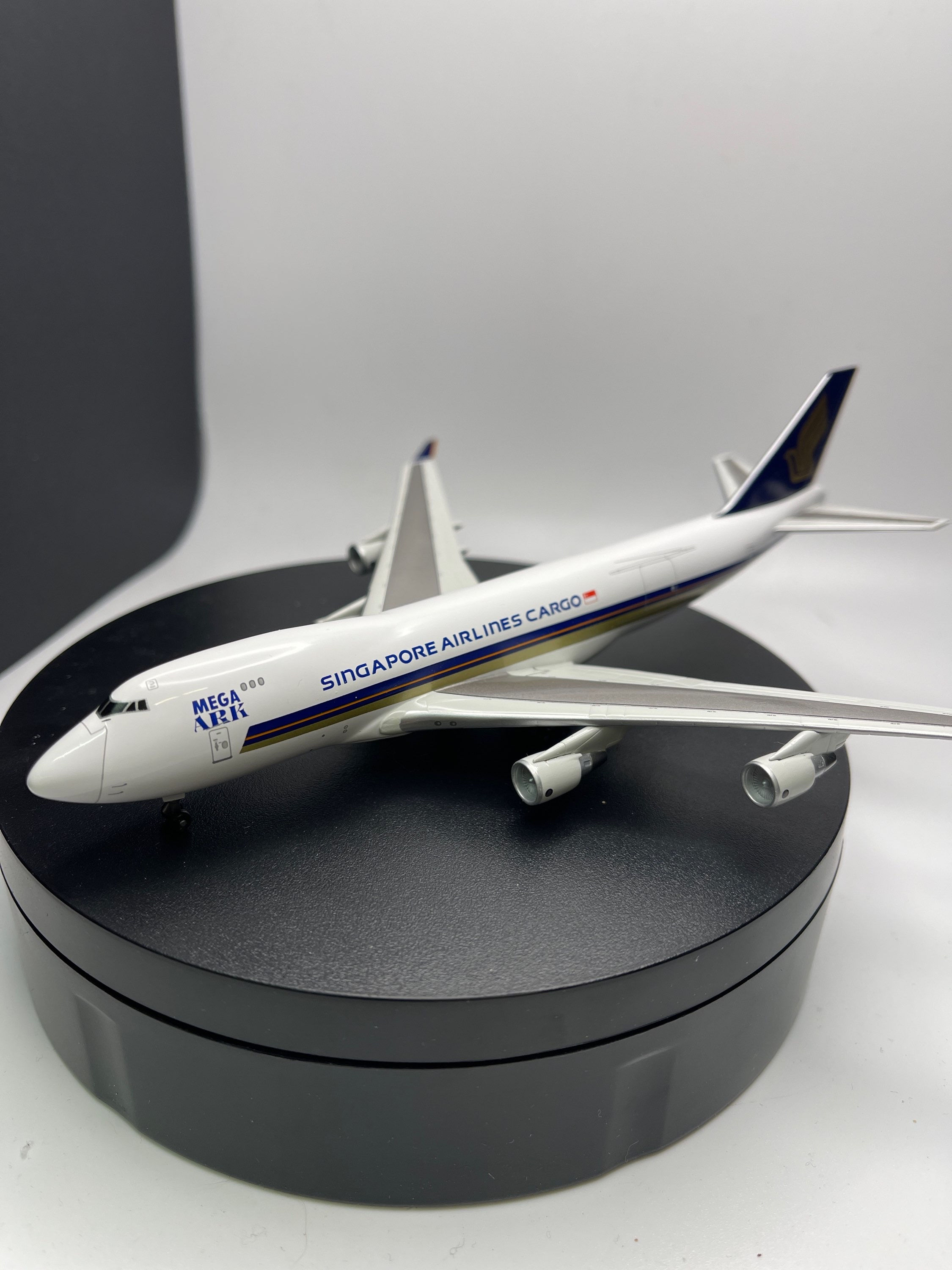 Singapore Airlines 747-400F