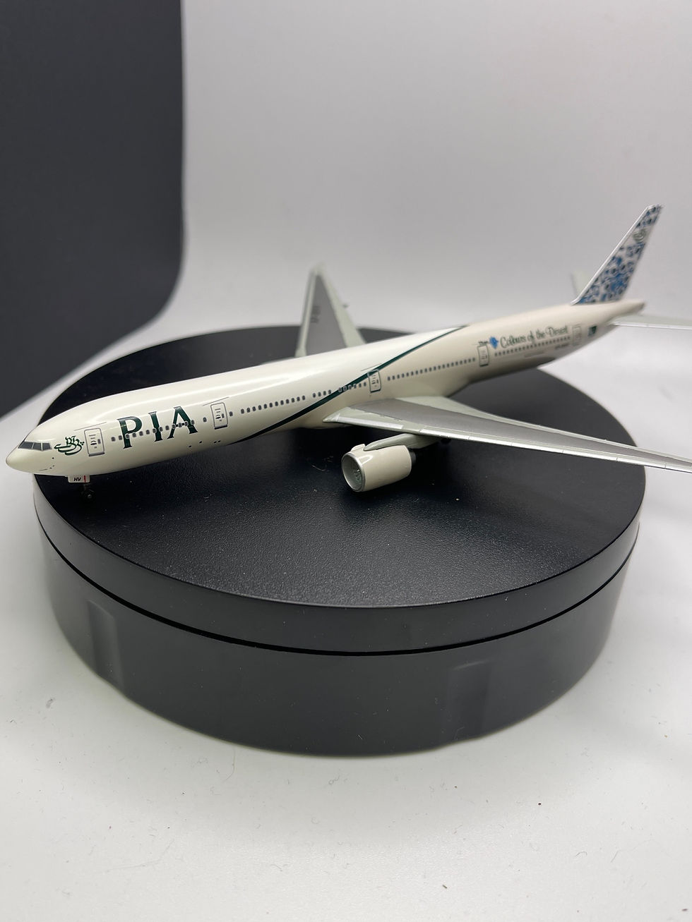 Pakistan Airways 777-300 (55570)