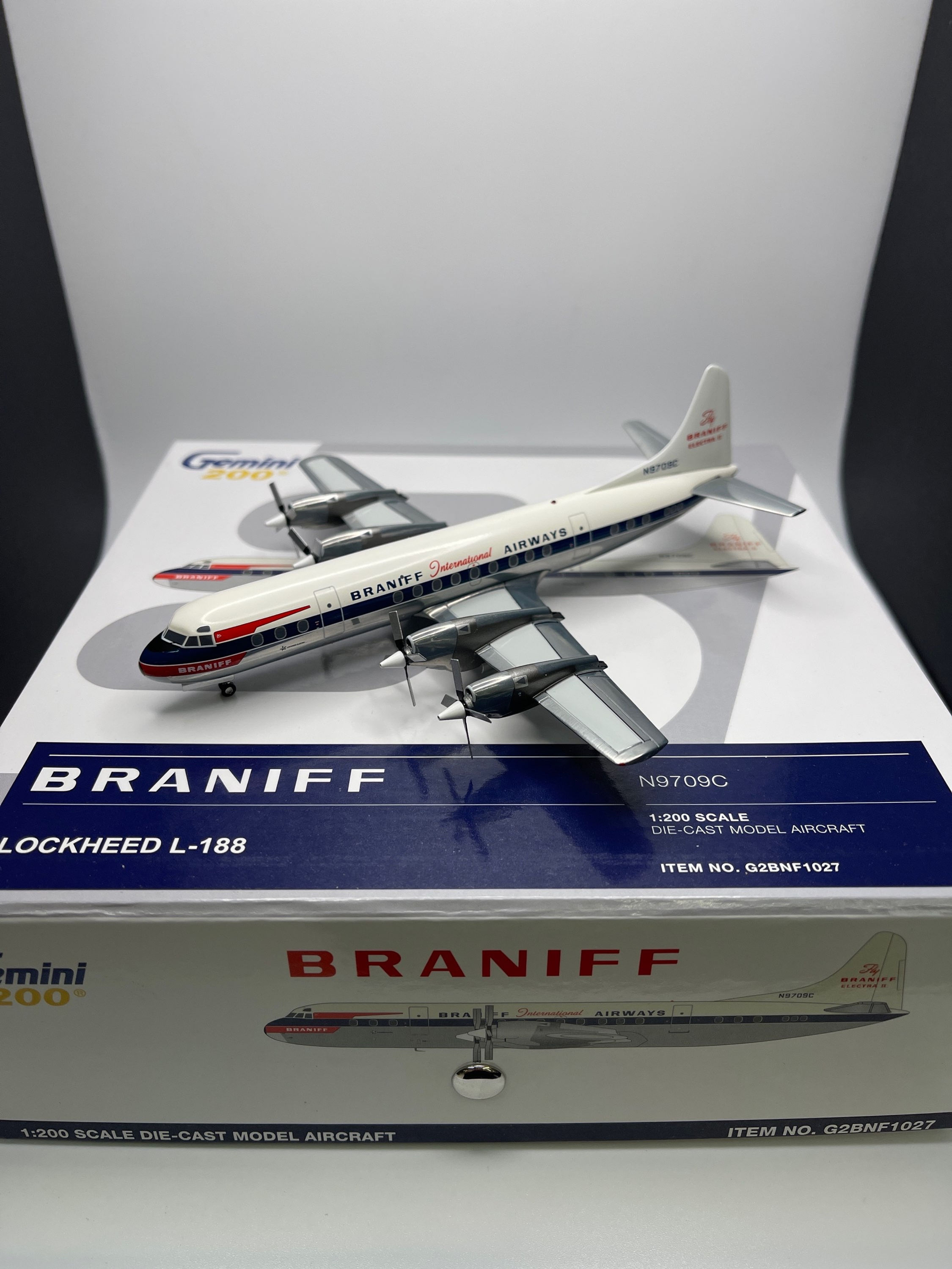 Braniff  L-188 
