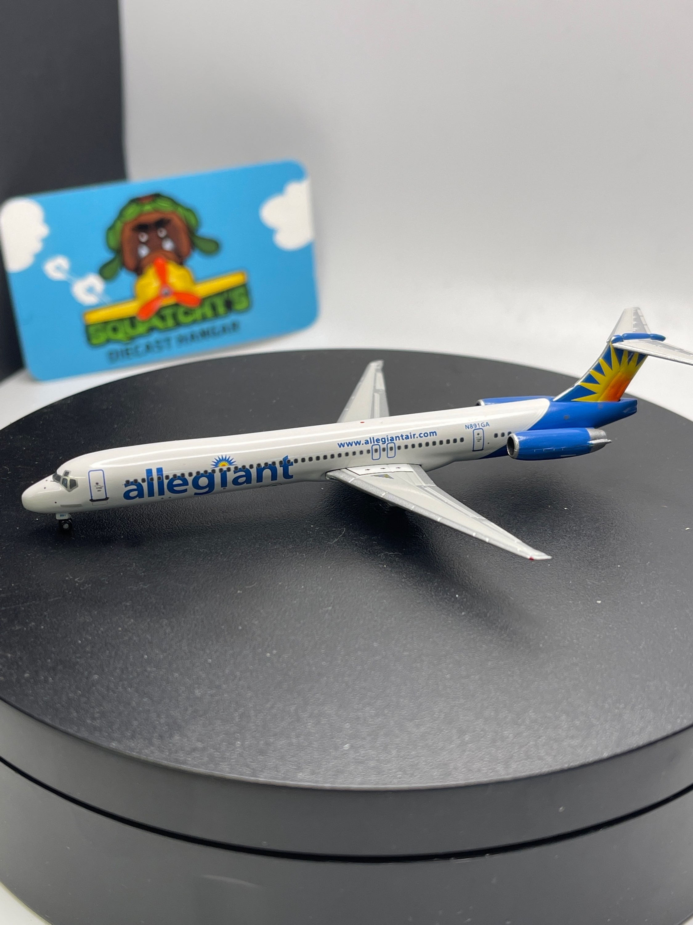 Allegiant MD-82 