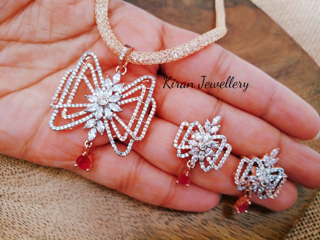 Stylish Ruby Color Pendant Set 