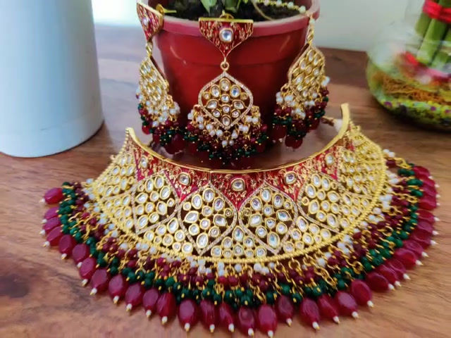 थंबनेल: Designer Kundan Choker