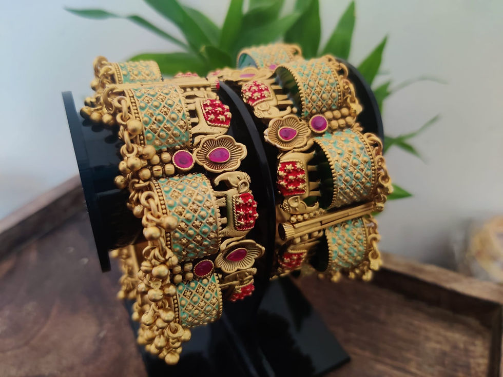 थंबनेल: Designer Antique Bangles