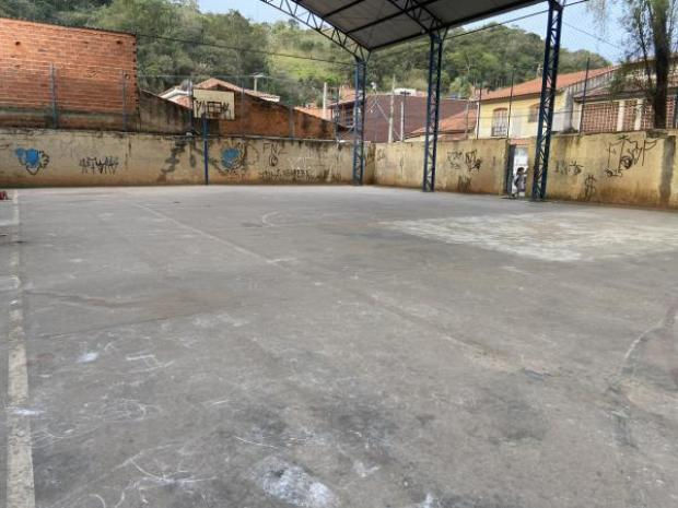 Câmara Municipal Aprova Requerimento do Vereador Luciano Silva para a Manutenção da Quadra da Escola