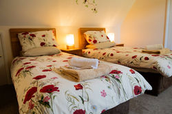 sark-yoga-retreat-twin-bedroom
