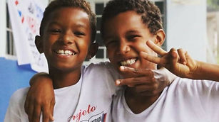 casal-ajuda-mais-de-100-familias-com-projeto-social-e-solidario.jpg