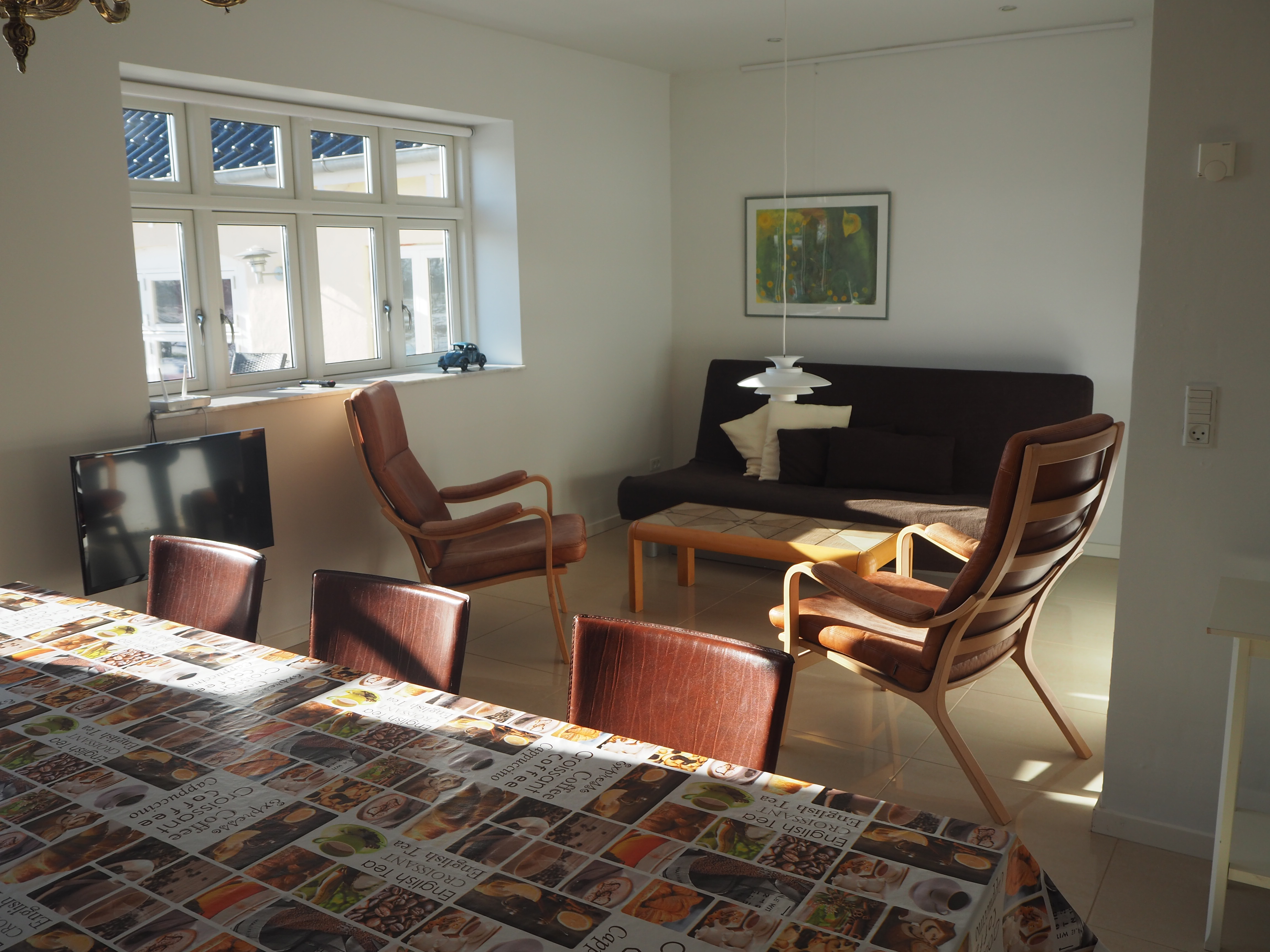 Apt. B, livingroom
