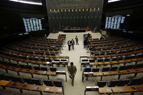 Apenas bolsonaristas votam contra a PEC do Fundeb no 1º turno.