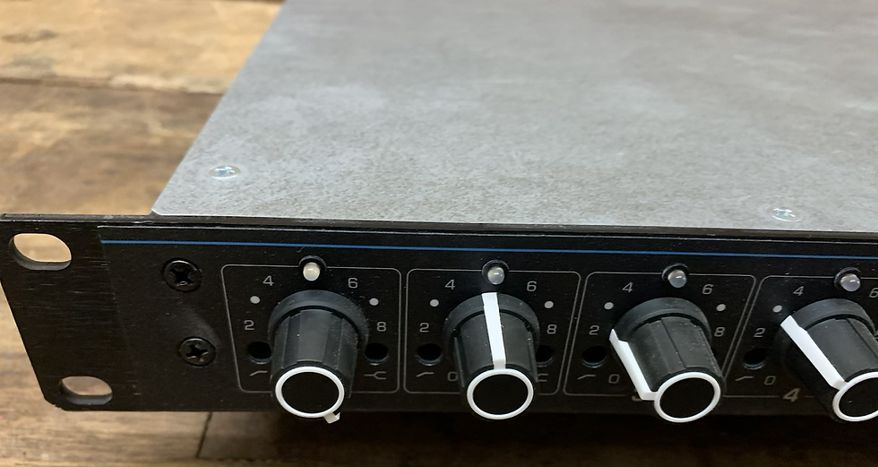 Миниатюра: SHURE SCM800 8 Eight Channel Microphone Mixer