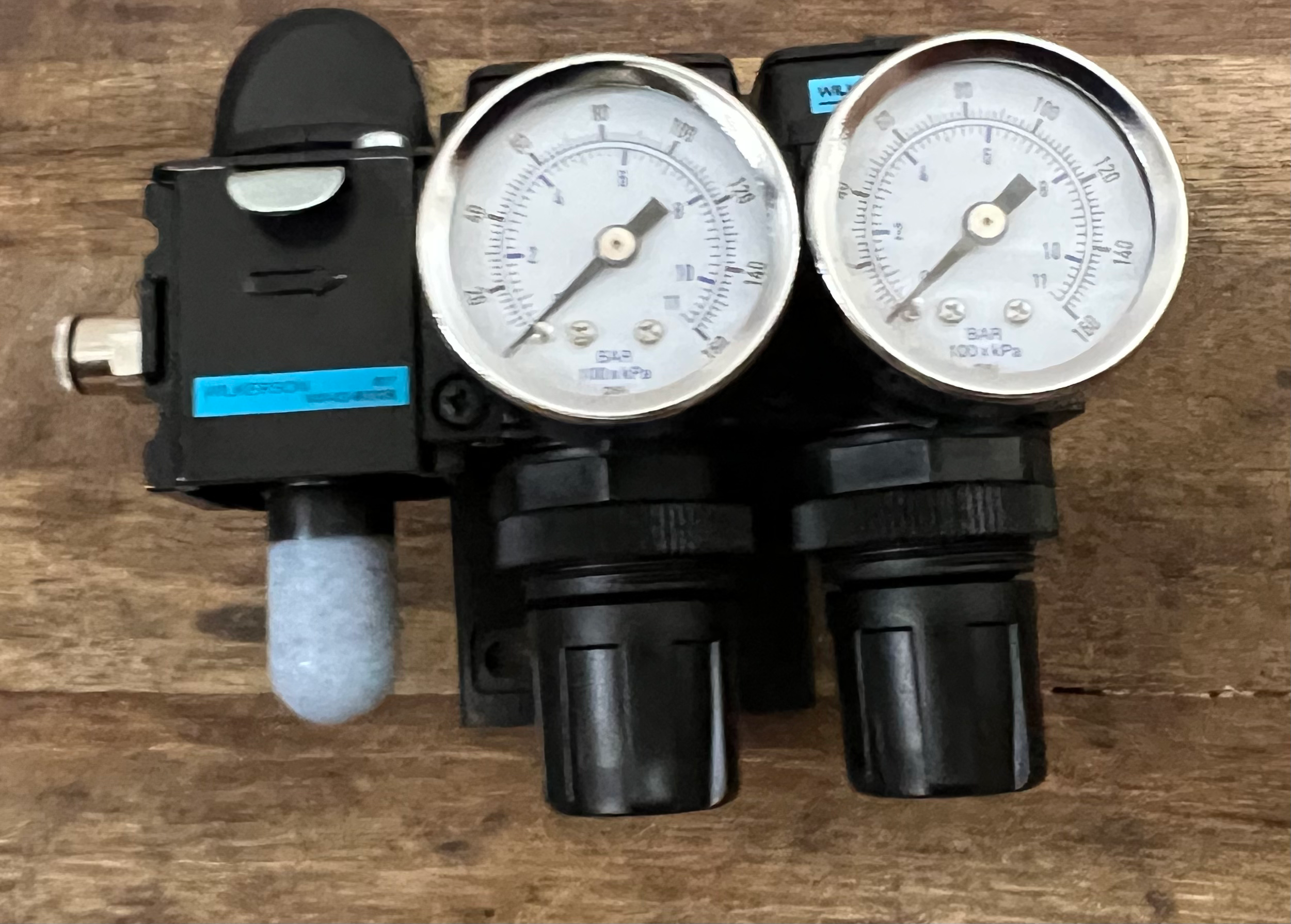 Wilkerson R09-02-FB00 300psi 0-125psi 1/4in Npt Pneumatic Regulator (LOT)