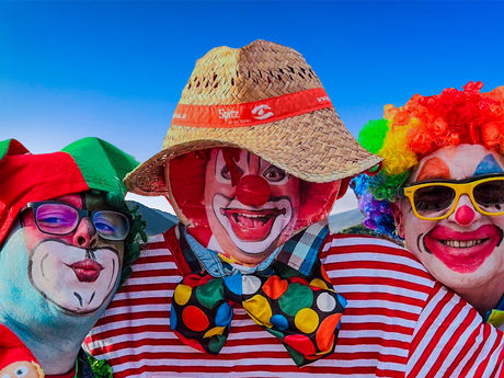 Buntes Treiben beim traditionellen Faschingsumzug in Spitz an der Donau am 10.2.2024