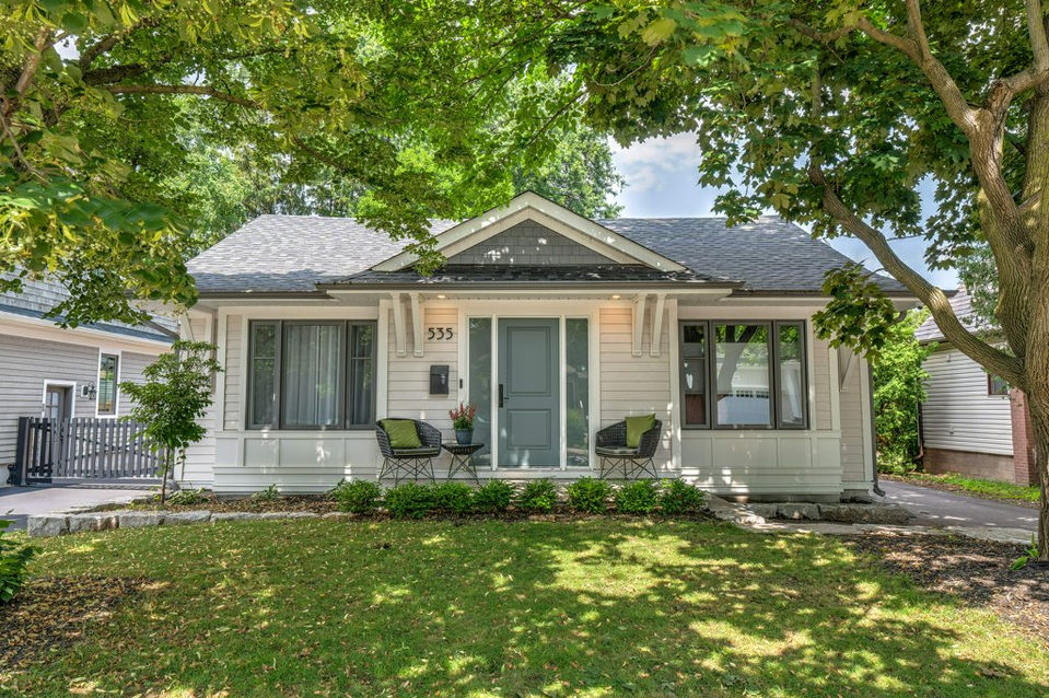 001-EXTERIOR FRONT DOWNTOWN BURLINGTON FOR SALE LUXURY NEW LISTING REMAX_m.jpg