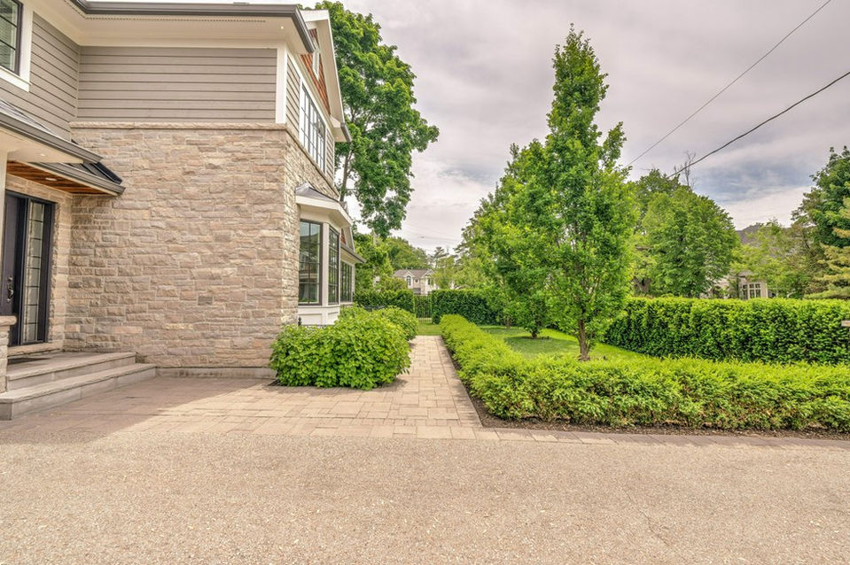 003-Exterior Front-12_m.jpg