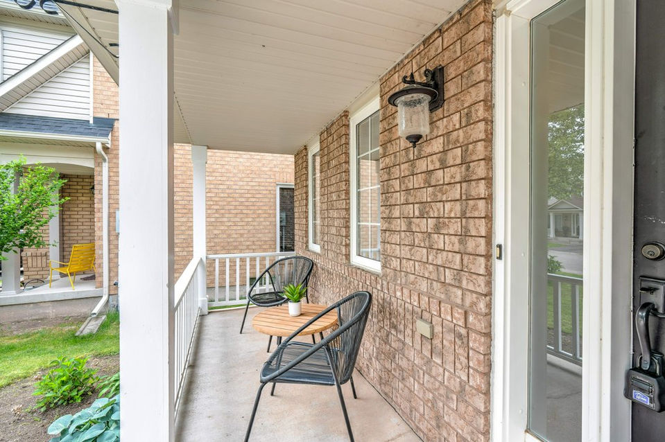 008-EXTERIOR FRONT-8_m.jpg