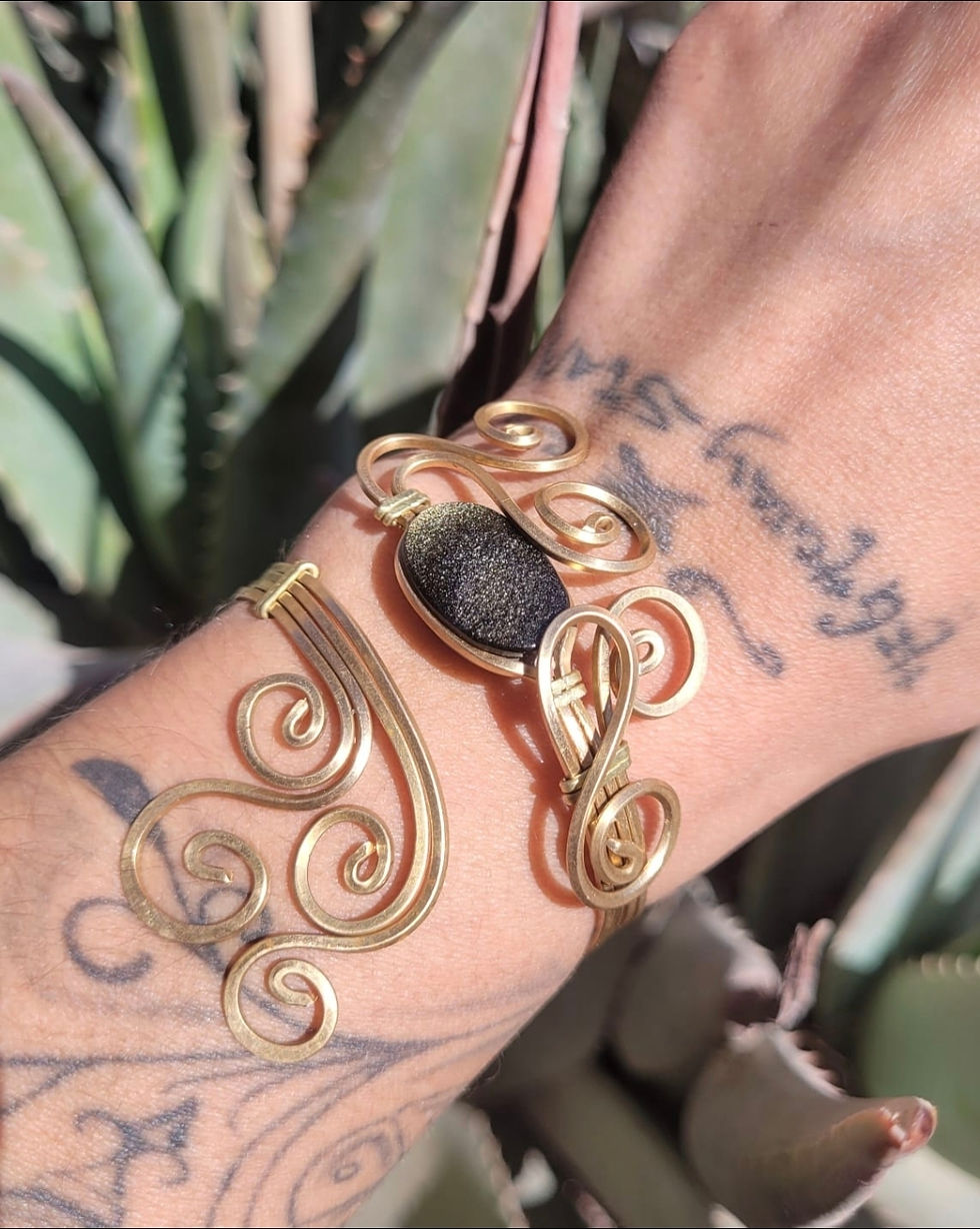 Thumbnail: Pulsera de latón con obsidiana 