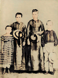 OS IRMÃOS- ANNA, AUGUSTE, FRIEDERIKE E CARLOS