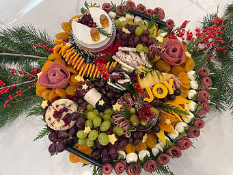 beautiful Christmas charcuterie tray