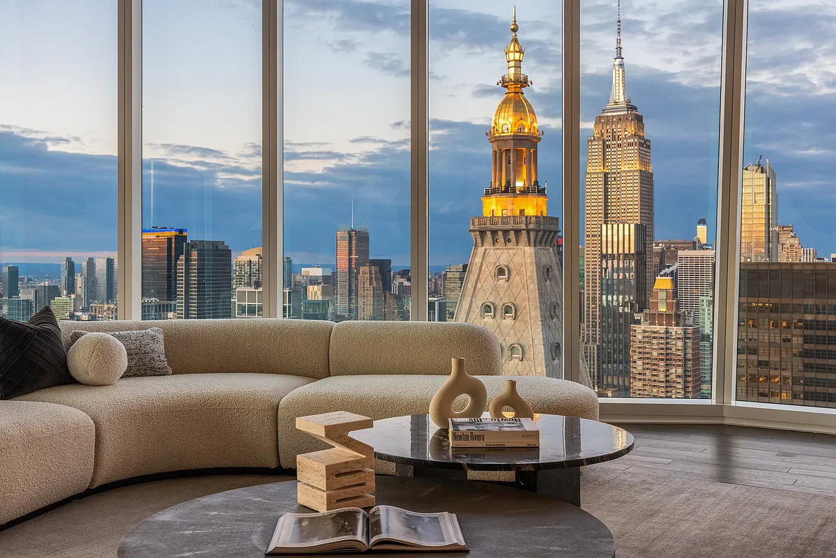 45 E 22ND ST LIVINGROOM STAGED BY QUADRA
