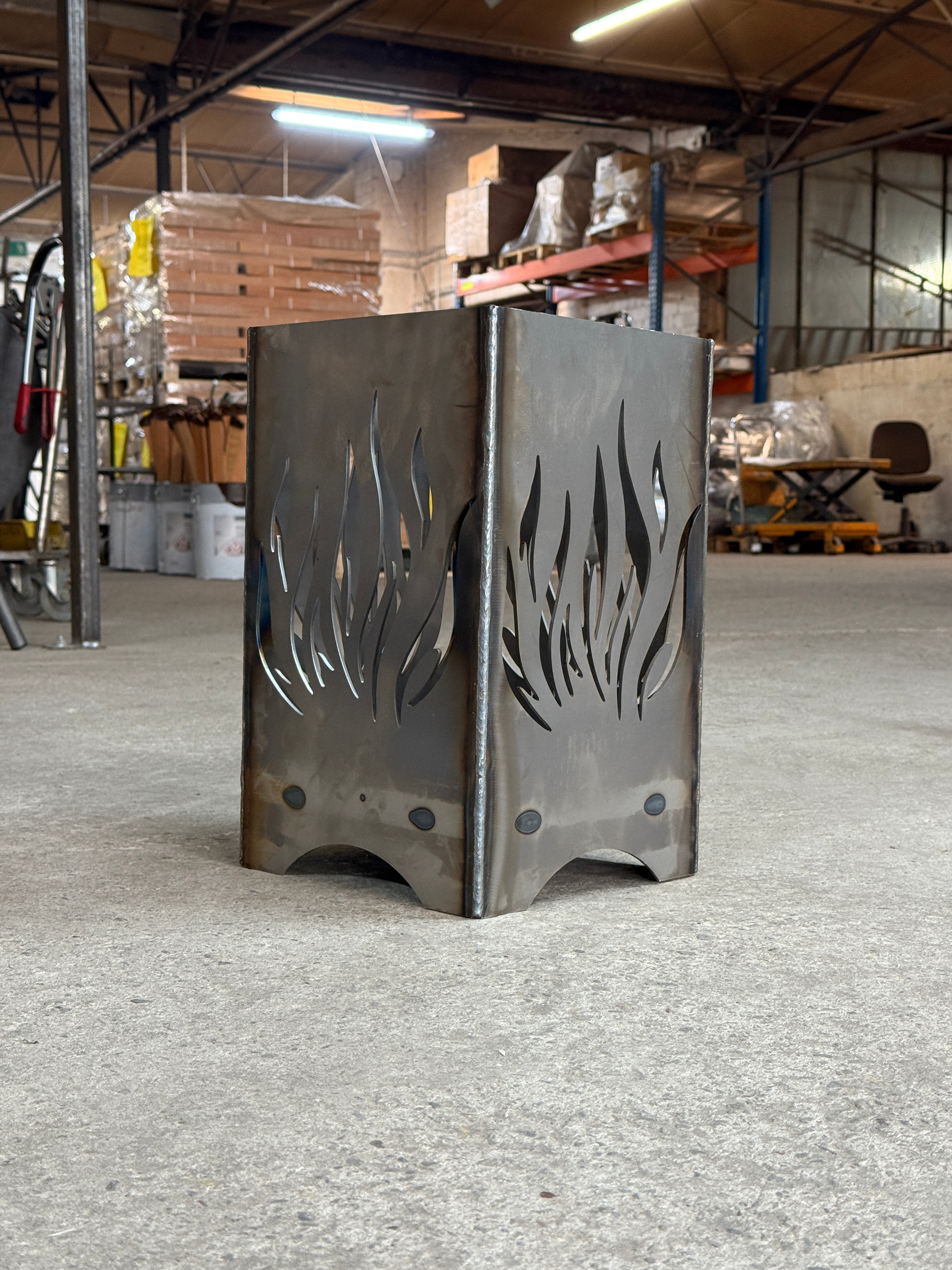 Outdoor-Feuerkorb (klein) Flammen 40 x 25 x 25 cm