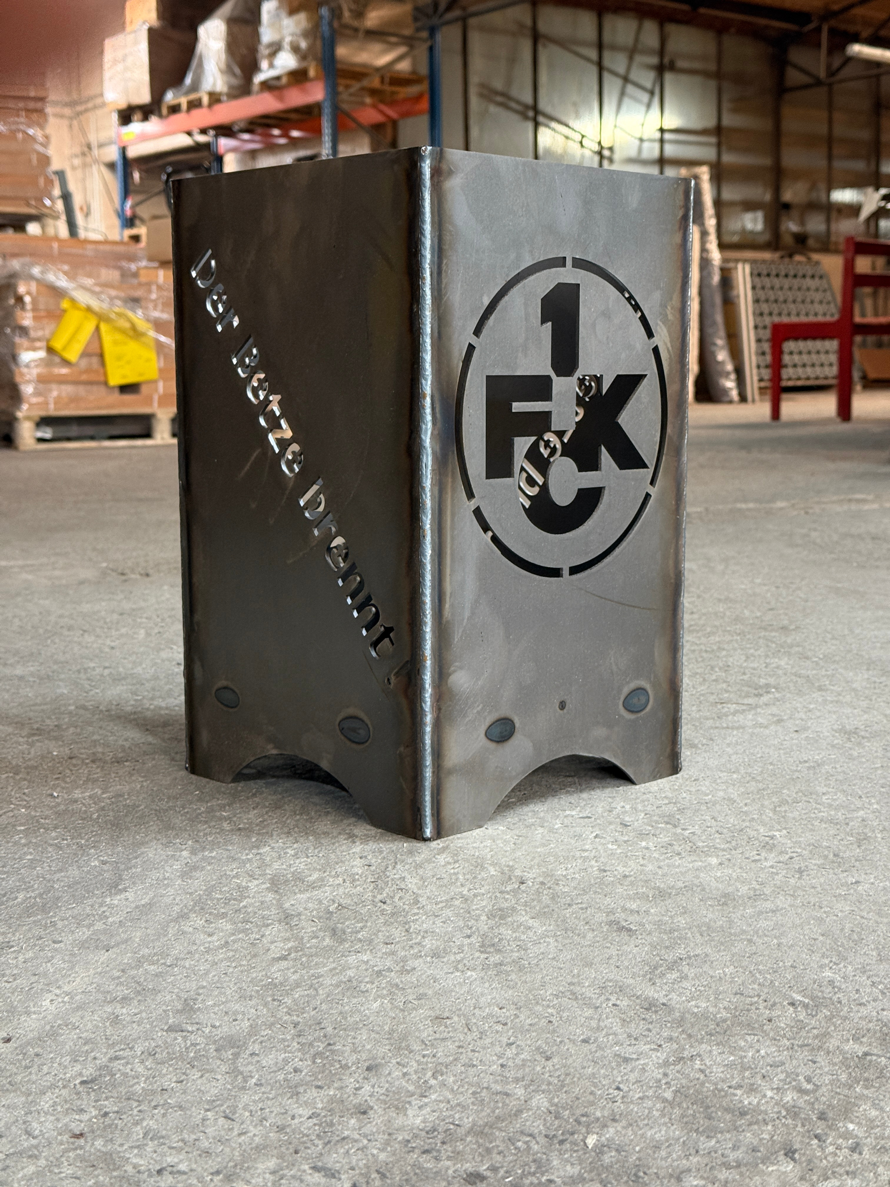 Outdoor-Feuerkorb (klein) 1. FCK 40 x 25 x 25 cm