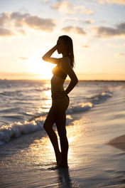 Austen Hunter Photography Portrait Photo of Swimsuit model captured on Canon EOS R with RF 28-70mm Zoom Lens f/2